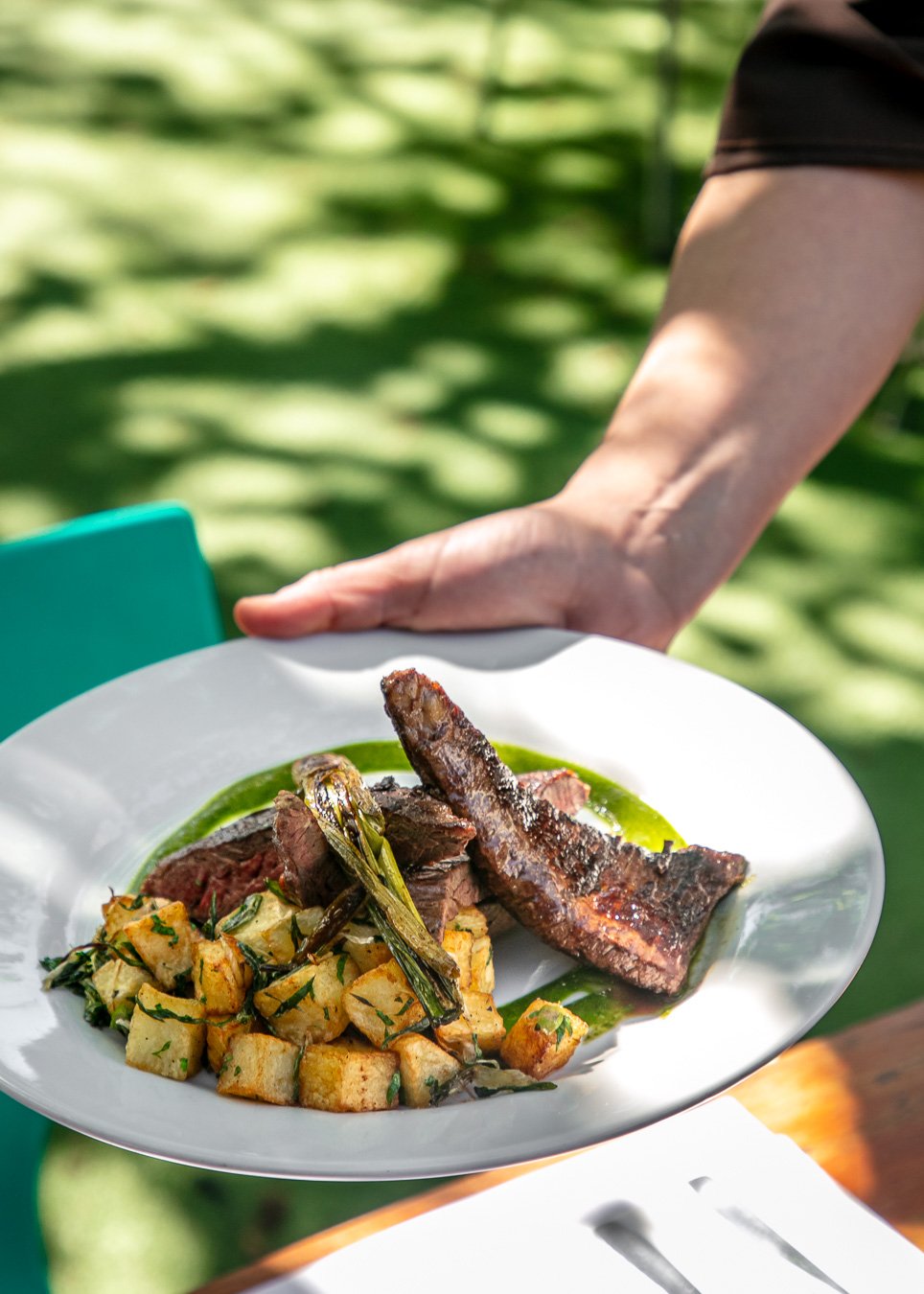 Plato de carne de Anna Bistró en Mendoza