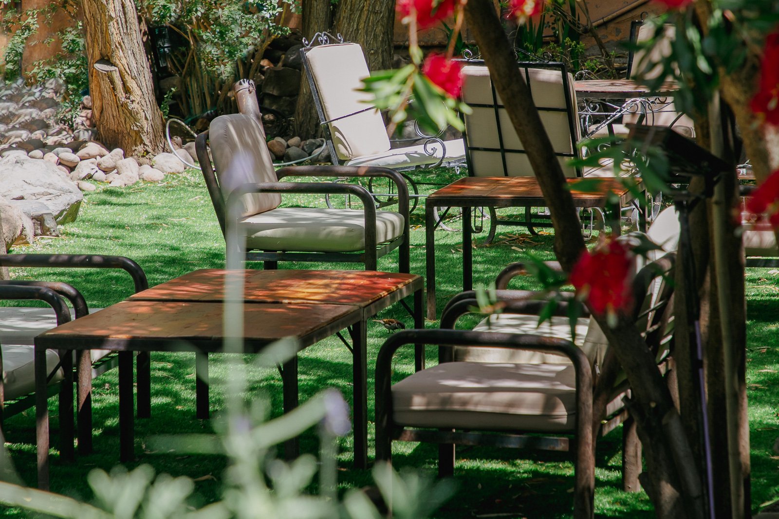 Jardín de Anna Bistró preparado para eventos en Mendoza