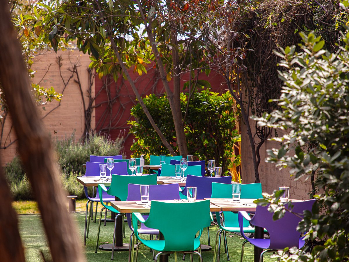 Espacio Mora en el jardín de Anna Bistró en Mend